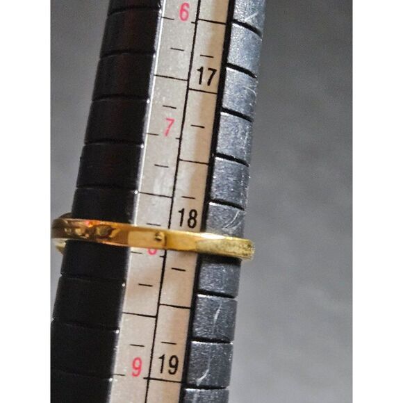 *Sale* Gold tone rhinestone ring - Picture 9 of 10